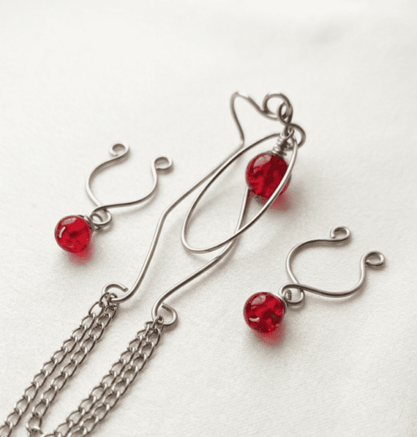 Attain unparalleled equilibrium and intensified physiological focus through the mastery of precise, weighted sensory feedback. The REPIOR AXIS is meticulously engineered to harmonize labial and clitoral symmetry, featuring a bespoke construction of surgical-grade stainless steel that ensures both aesthetic refinement and enduring tactile integrity. Distinguishing features of this definitive sensory instrument: Precision Engineering: Crafted from premium stainless steel for optimal weight distribution and hypoallergenic comfort. Symmetry-Focused Design: Specifically curated for the elevation of clitoral and labial sensory engagement. Investment in Quality: Available for £38,00, representing a commitment to sophisticated, high-performance intimate wellness.