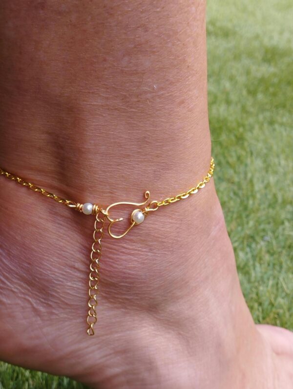 Anklet Bracelet Heart with Crystal Pearls, Minimalist Dainty Foot Jewelry, Discreet Anklet, Delicate Jewelry